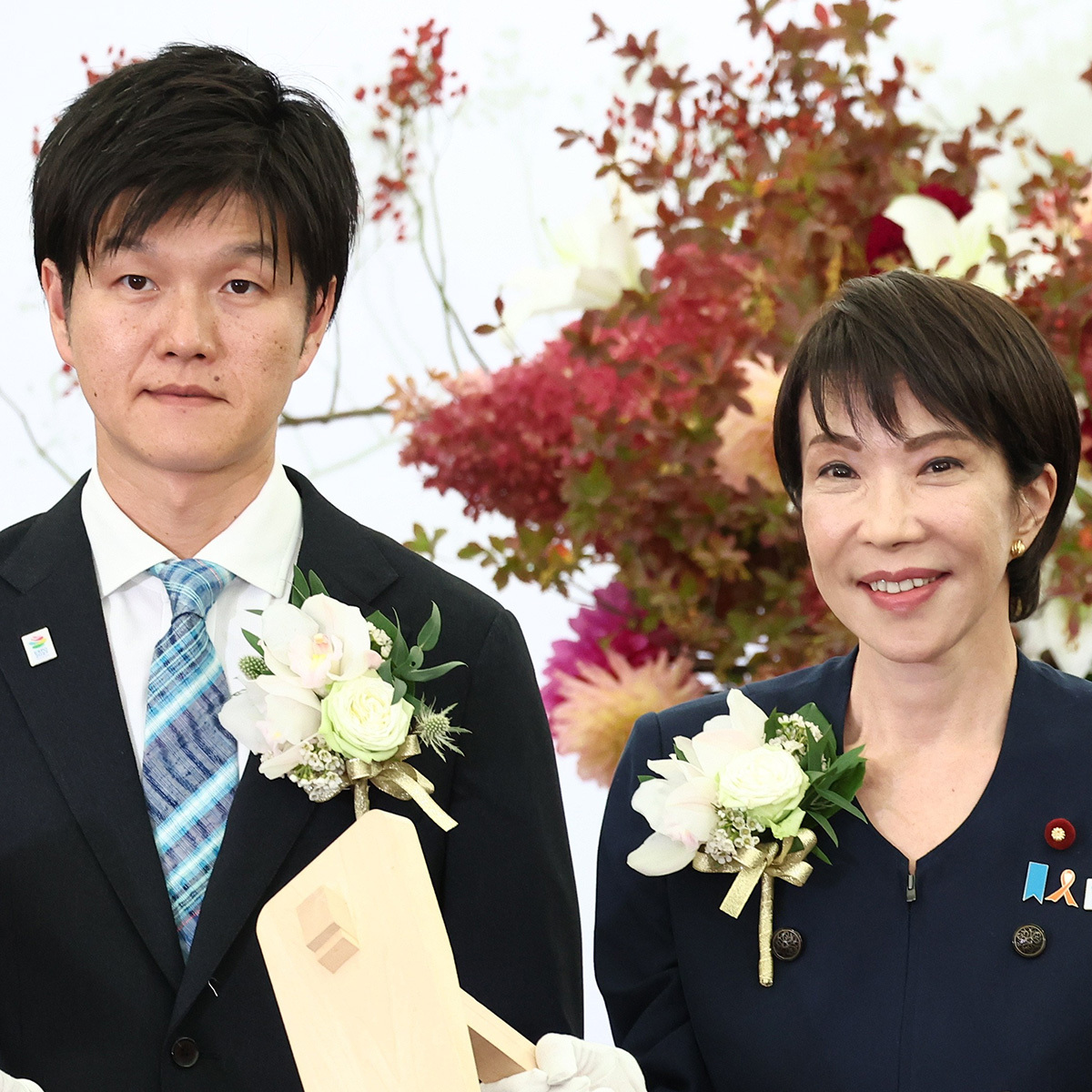 米価高騰と日本の食料安保政策を巡る焦点となる、高市早苗首相と鈴木憲和農水大臣の姿