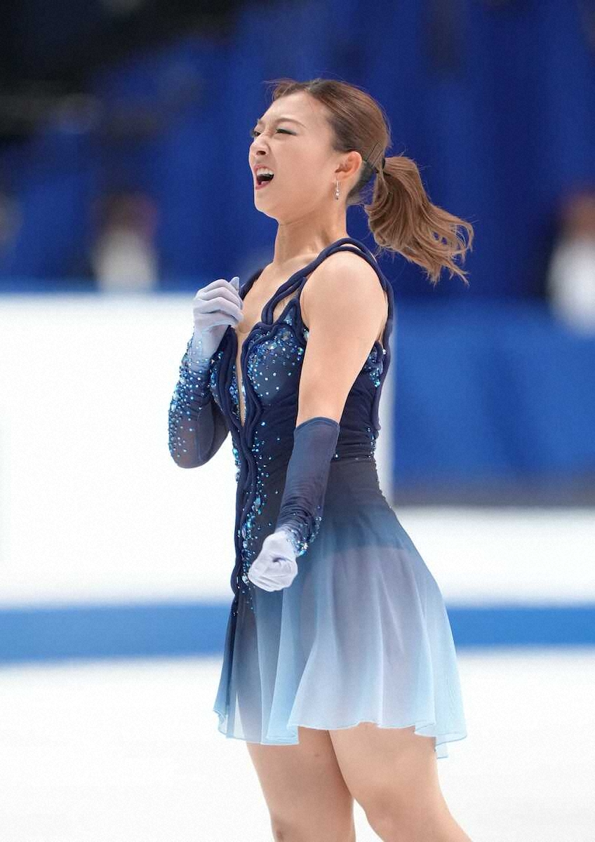 坂本花織 浅田真央に並ぶNHK杯4度目制覇へ首位発進「自分らしい演技できた」今季ベストに会場大歓声(スポニチアネックス)