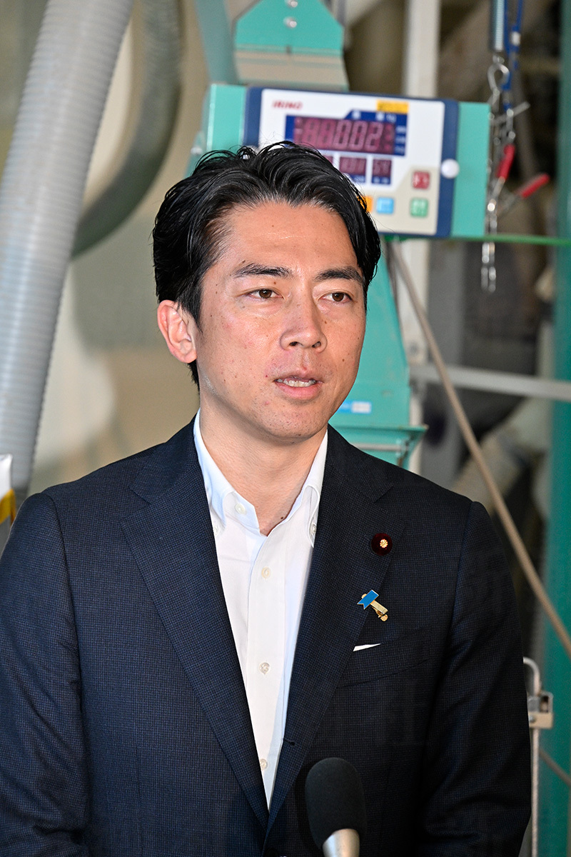 小泉進次郎前農水相、米価高騰対策を指揮する姿