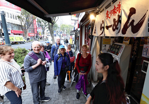 空前のラーメンブーム、インバウンドもいまや「すしよりラーメン」…日本のラーメン店訪問はステータスに(読売新聞オンライン)