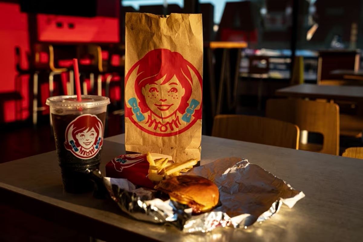 不振の米ウェンディーズ、数百店舗を閉鎖へ 昨年の140店に続き(CNN.co.jp)