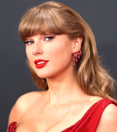 テイラー・スウィフト(35)、NYのクラブで大はしゃぎ! "ミニスカ"コーデで親友モデルと女子会へ テイラー・スウィフト(35)、NYのクラブで大はしゃぎ! "ミニスカ"コーデで親友モデルと女子会へ