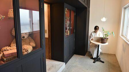 築50年の中古マンション・2500万円で実現した大人ファンタジックな「ひとり暮らし」《“好き”を貫く》30代女性の見つめる今とこれから 築50年の中古マンション・2500万円で実現した大人ファンタジックな「ひとり暮らし」《“好き”を貫く》30代女性の見つめる今とこれから