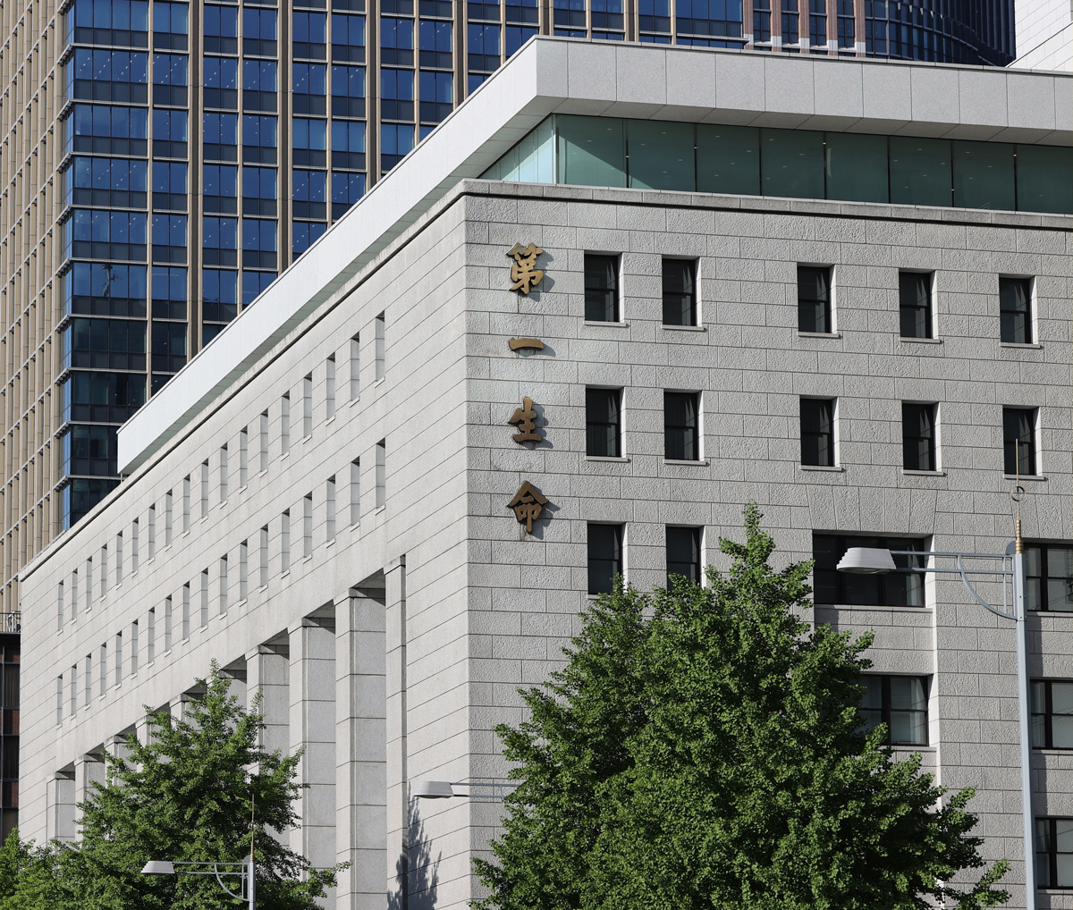 第一生命、「同意なき転居」廃止 27年度から適用、大手生保初(時事通信)