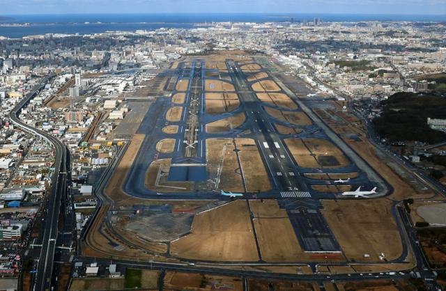 混雑の福岡空港発着数、1時間に5回増検討を国に要請 検討委初会合(朝日新聞)