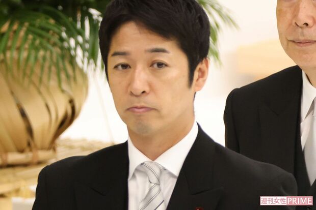 日本維新の会の藤田文武共同代表がカメラに向かって話している様子