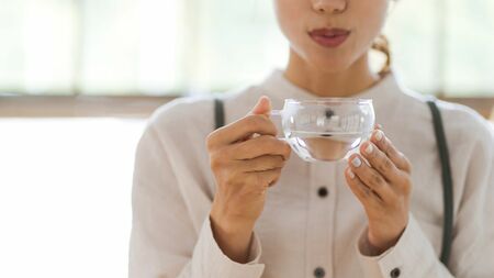 「寒暖差の大きいシーズン」自律神経を整えるすごい習慣→一日の冷えをとり、座りっぱなしの姿勢などで滞った血流を改善する方法