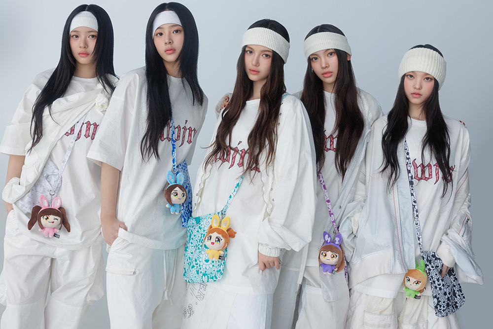 人気K-POPグループNewJeansのメンバーたち