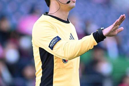 VARもオフサイド見逃しに「すごく責任」 再発防止へ…審判員70人で共有「避けなければ」(FOOTBALL ZONE)