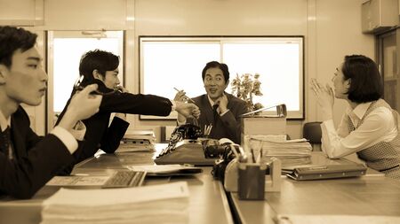 昭和の日本企業では共同体意識が強く、強固な人間関係と仲間意識がサイコパスの蔓延を抑制していた