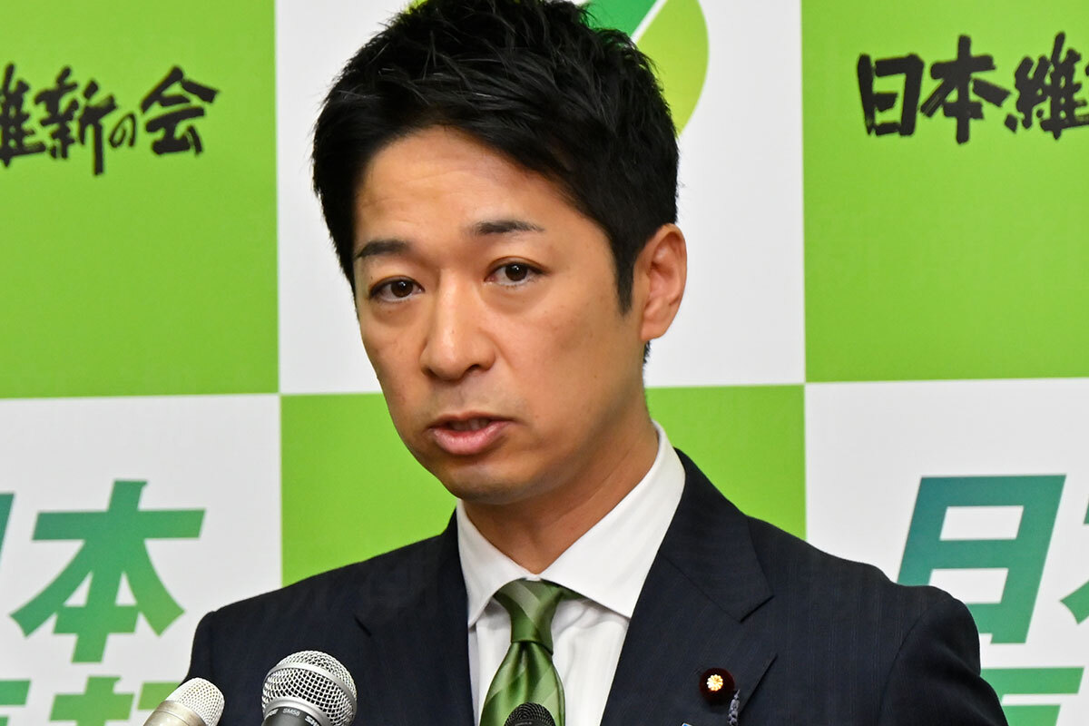 日本維新の会の藤田文武共同代表が釈明会見にて発言する様子