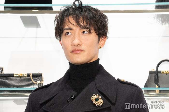 Snow Man岩本照、ハプニングに咄嗟の対応「ボディガードの役やってるので」紳士的な対応に会場から感嘆の声(モデルプレス)