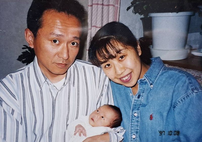 奈美子さん、息子の航平さんと 写真は高羽悟さん提供