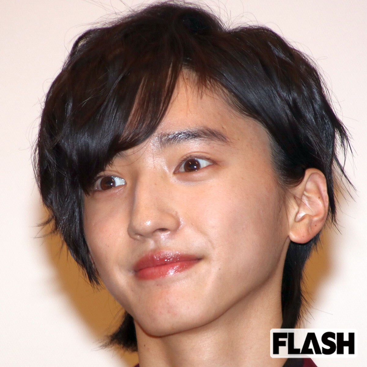 道枝駿佑が映画撮影現場でリラックスした様子を見せる