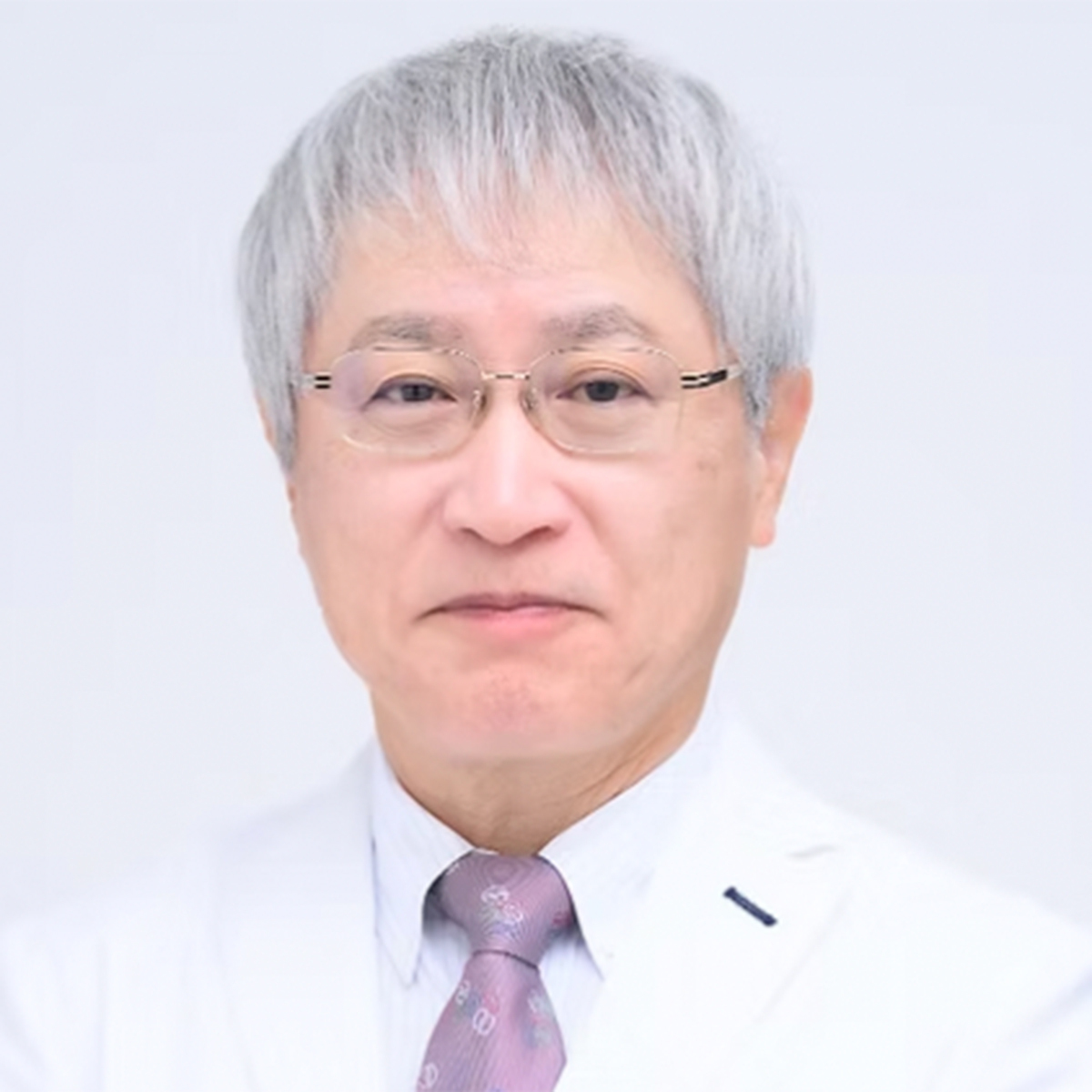 天野篤氏がリカーナクリニックの代表理事として写る公式ウェブサイトの画像