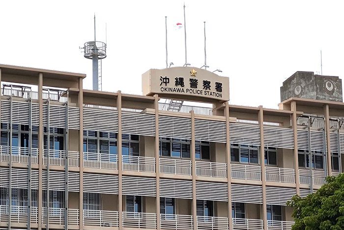 勾留中の男性が首つり死亡、沖縄署の警察官9人処分　巡回怠る（琉球新報） - Yahoo!ニュース