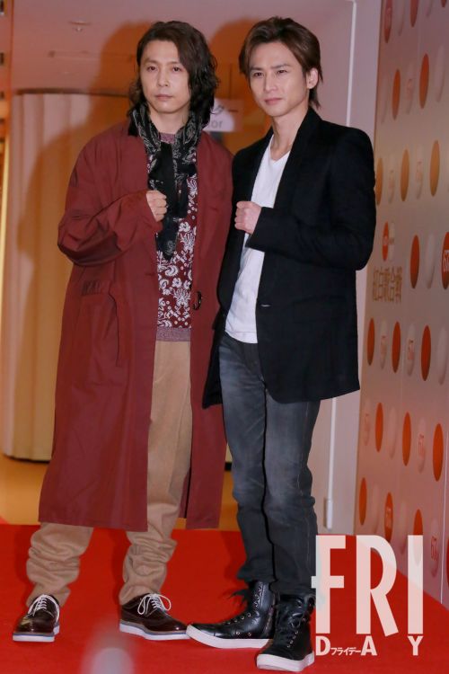 カジュアルな服装で後輩のイベントにサプライズ登場した堂本光一