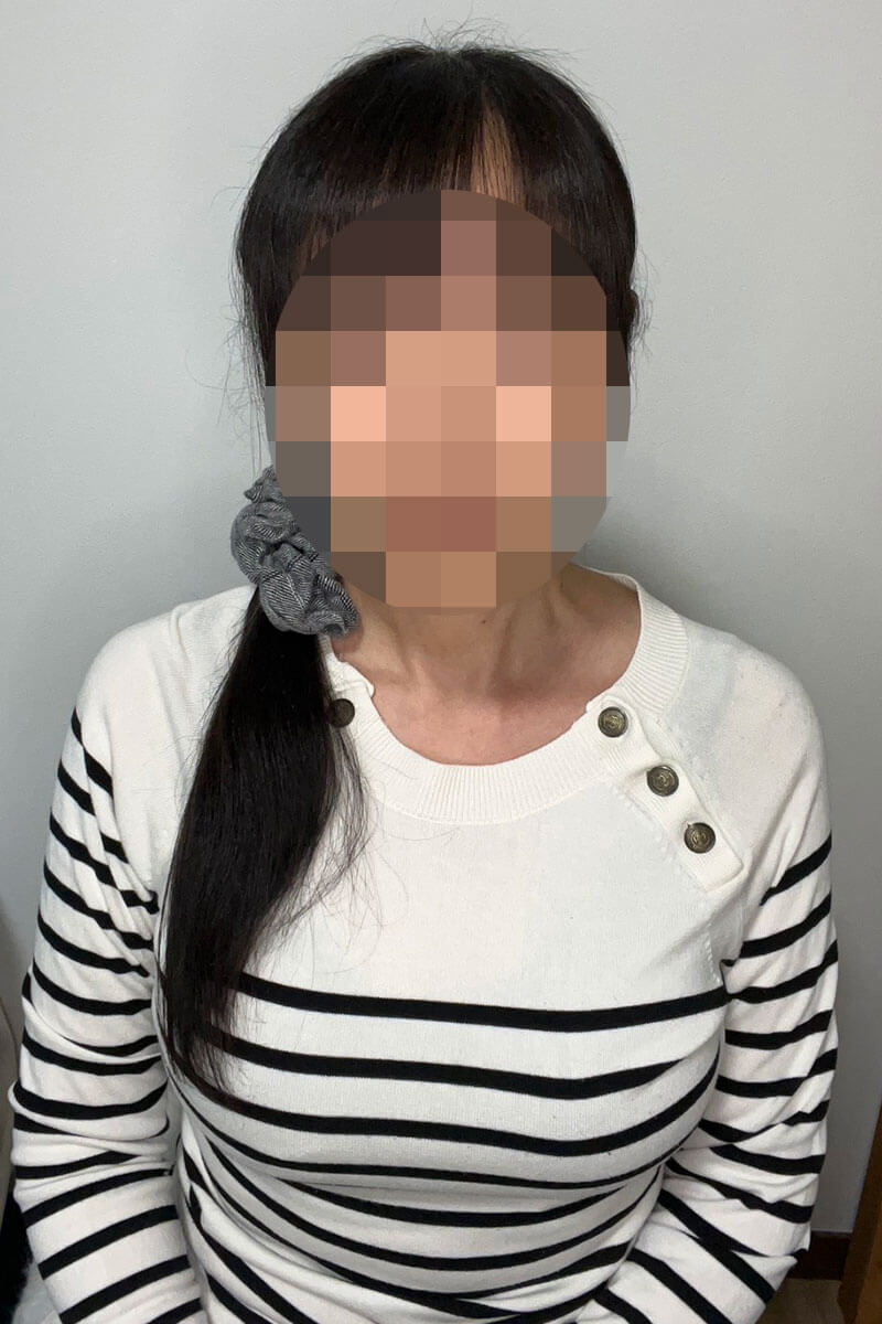 インタビューに応じるA子さん