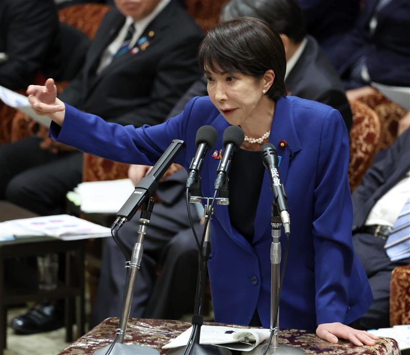 衆院予算委員会で答弁する高市首相の様子