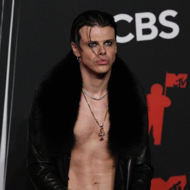 28歳の英人気ミュージシャン 年内の世界ツアー中止を発表「声の状態と血液検査の結果に気がかりな点が見つかった」(よろず~ニュース) - Yahoo!ニュース