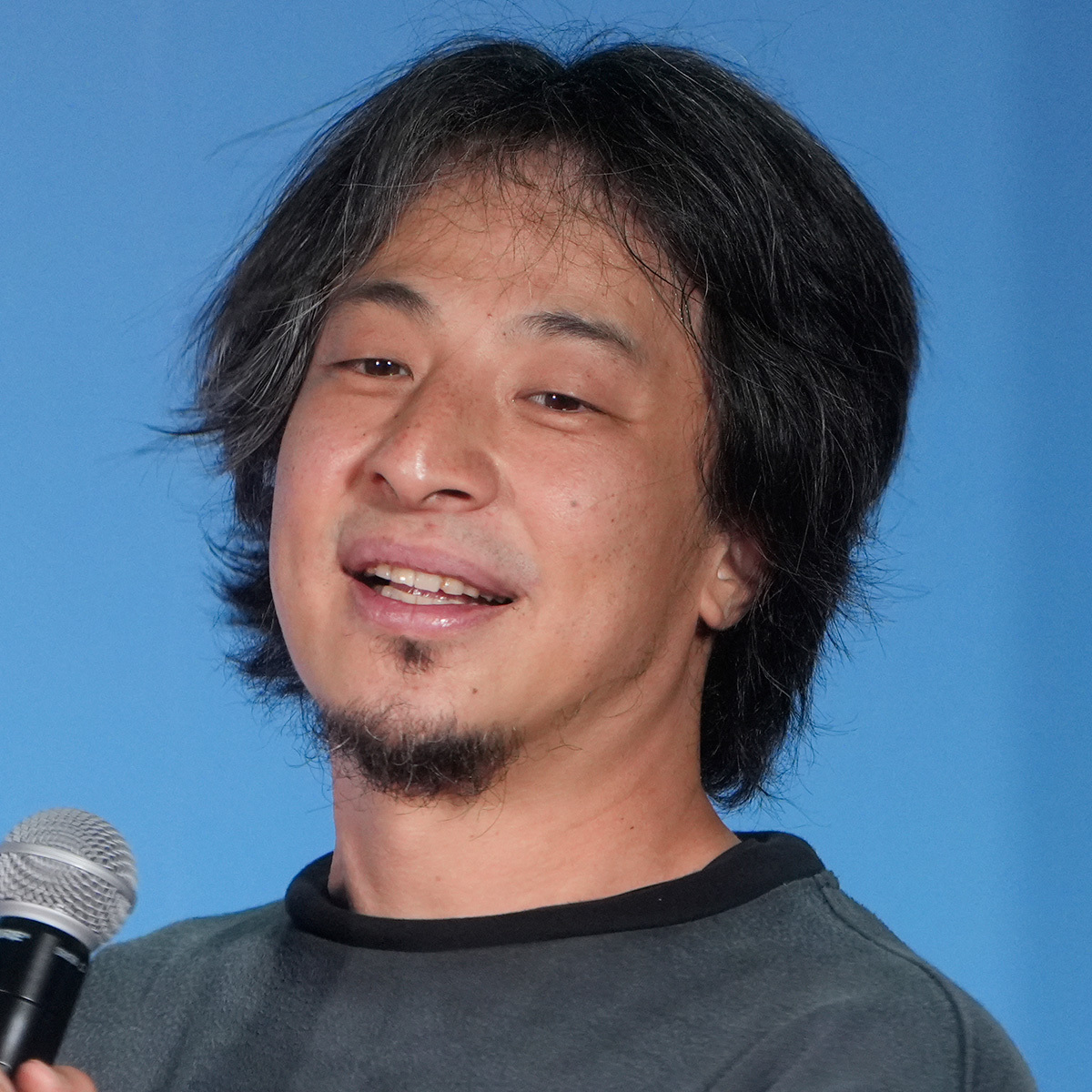 実業家ひろゆき氏（西村博之氏）のポートレート