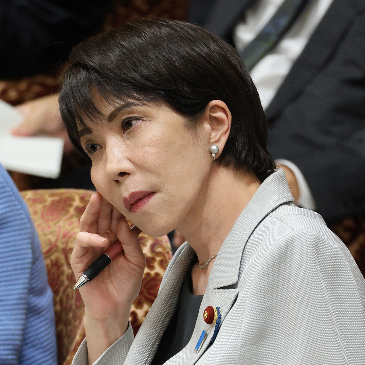 「国民に厳しく政治家に優しい国」国会議員の歳費”月5万円”アップ報道…物価高にあえぐなかの“逆撫で”行動にネット激怒（女性自身） - Yahoo!ニュース