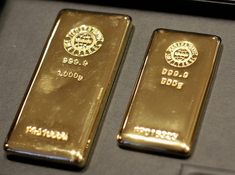 空港で金塊を落っことし…男性2人を逮捕　韓国から1トン密輸か（毎日新聞） - Yahoo!ニュース