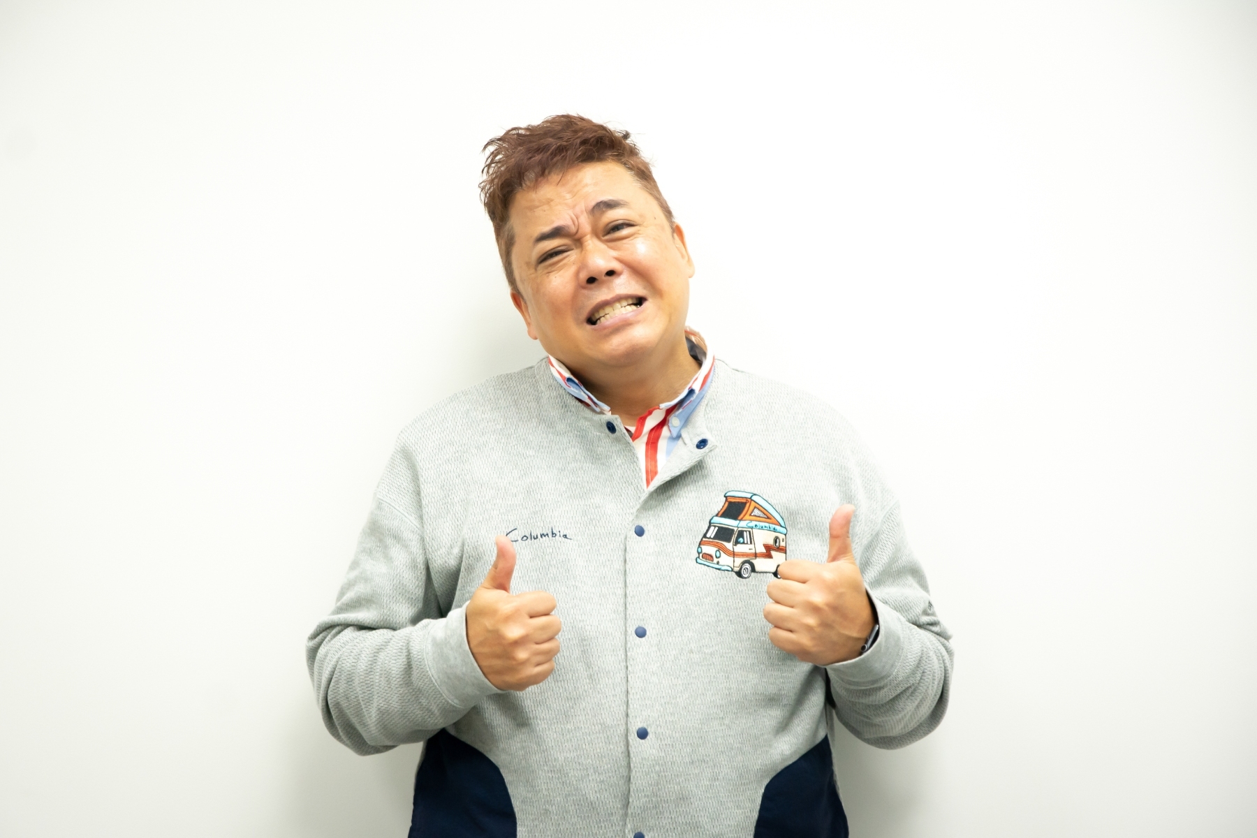 お笑い芸人だんな松丘さん。彼の波乱に富んだ人生に迫る