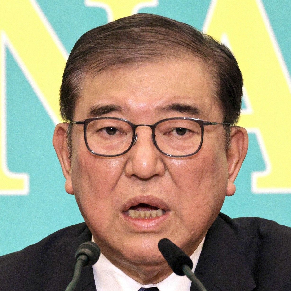 石破茂前首相、突然の『お題』か… 無言の写真に憶測広がる「ソーラーパネル置き放題」「日本がこんな風になる暗喩？」（中日スポーツ） - Yahoo!ニュース