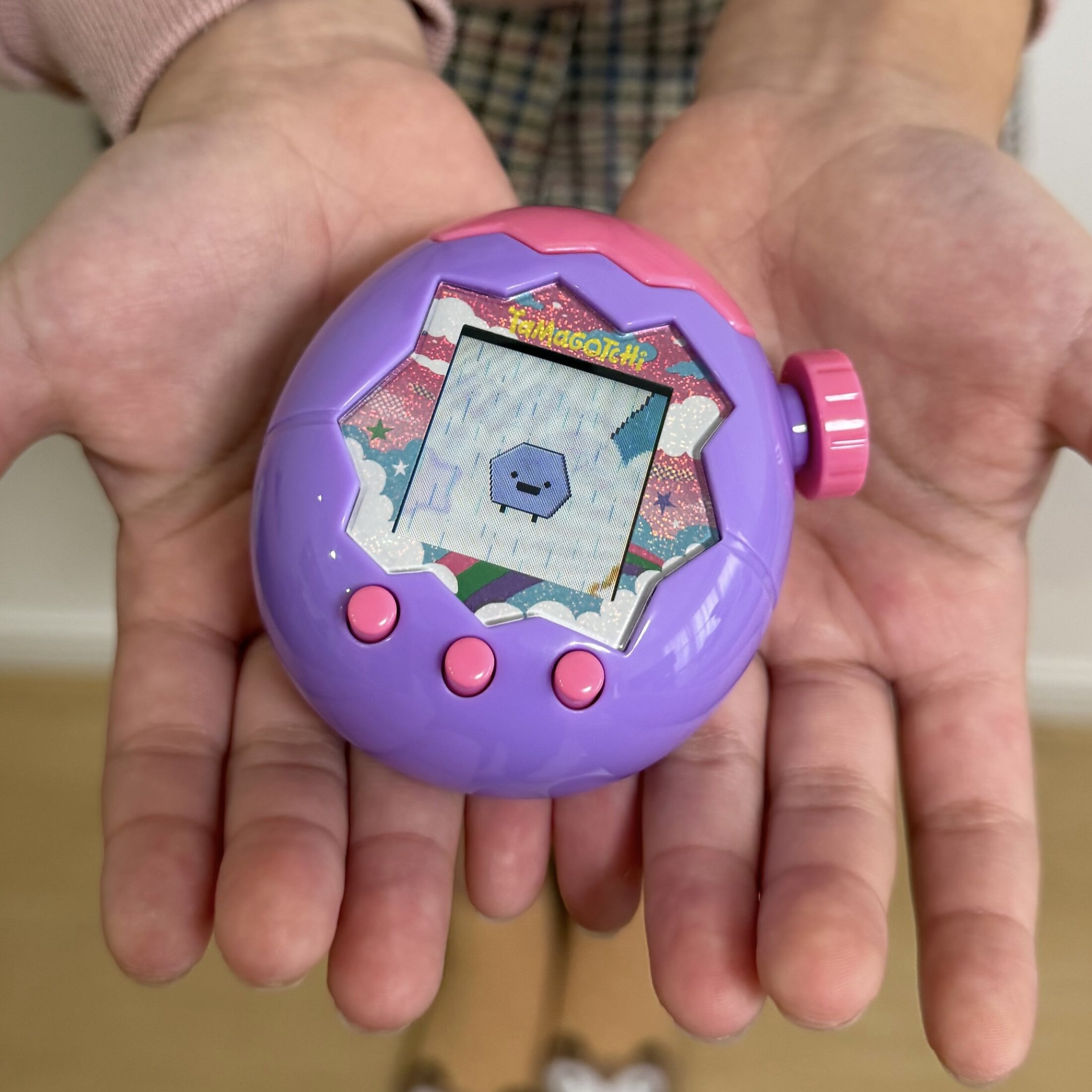 〈ブーム再び〉たまごっちが買えない子ども続出！ 父親たちが奔走も「10店舗電話しても買えない」“超進化版”の高額転売が相次ぎ、バンダイも「転売や買い占めは不本意です」（集英社オンライン） - Yahoo!ニュース