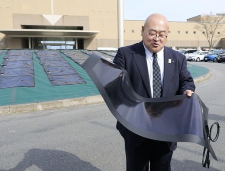 再生可能エネルギーの「切り札」は薄くて軽く、ぐにゃりと曲がる 激化する開発競争を勝ち抜けるか、“純国産”ペロブスカイト太陽電池の実力は【脱炭素 深掘り】(47NEWS)