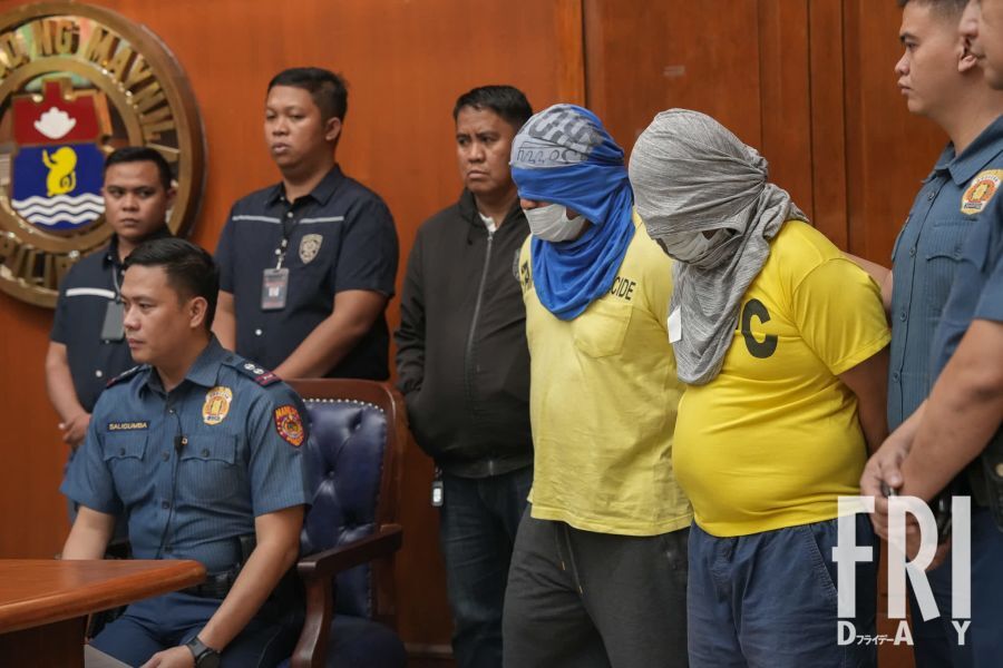 逮捕後、マニラ市長の元に連行された邦人射殺事件の実行犯2人