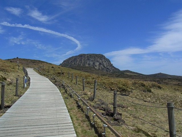 「中国人は一体どうして…」今度は漢拏山の登山道で“排便”、衝撃広がる（中央日報日本語版） - Yahoo!ニュース