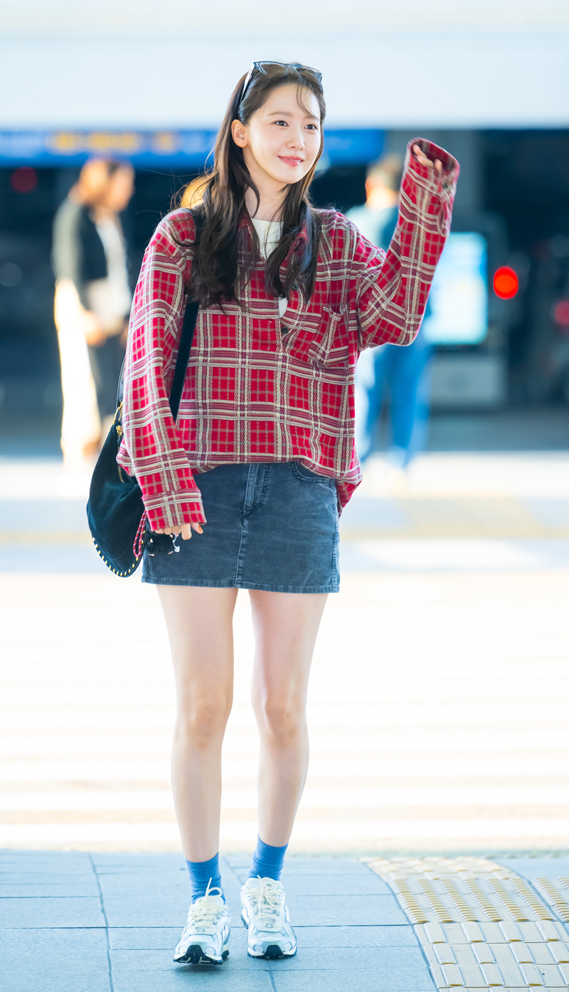 ドラマヒット後、ベトナムへ向かう少女時代ユナの空港ファッション