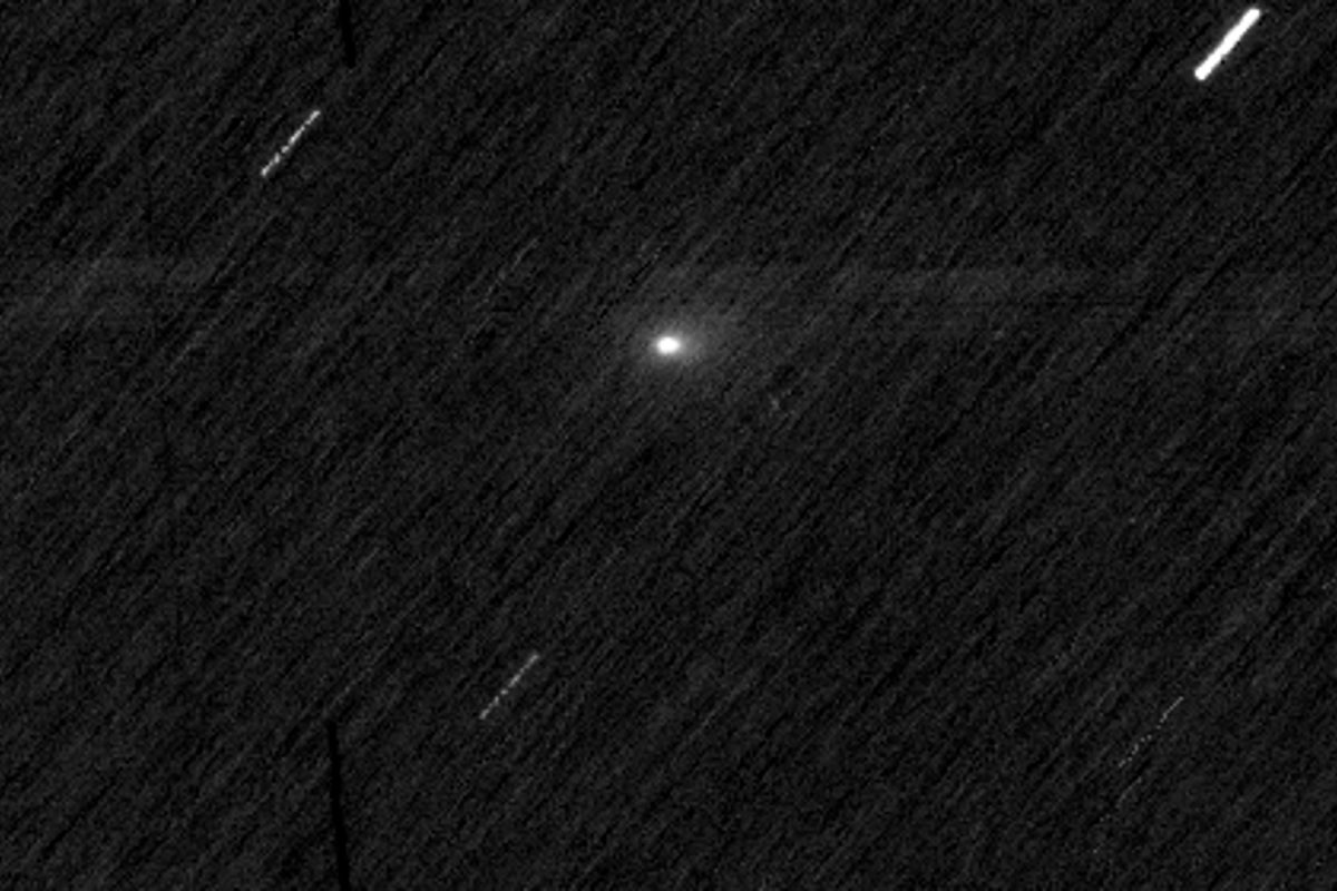 ESAのTGOが撮影した恒星間彗星3I/ATLAS（中央の白点）