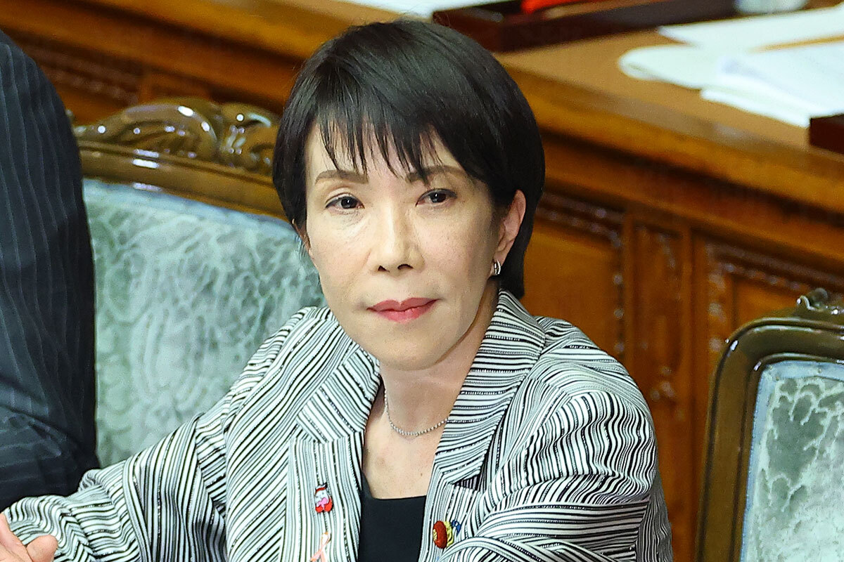 笑顔で演説する高市早苗首相の姿