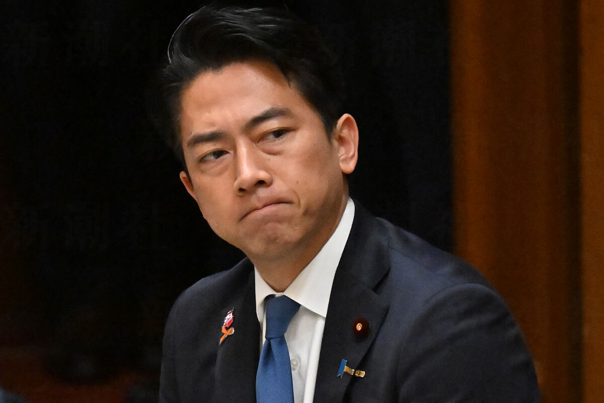 防衛相として国会で答弁する小泉進次郎氏