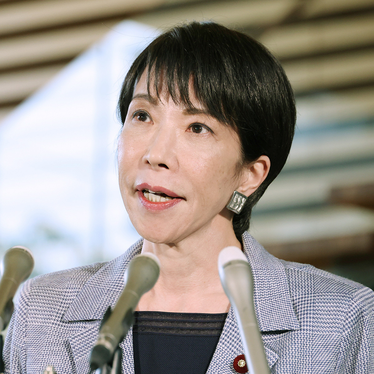 高市早苗首相が委員会で発言する様子