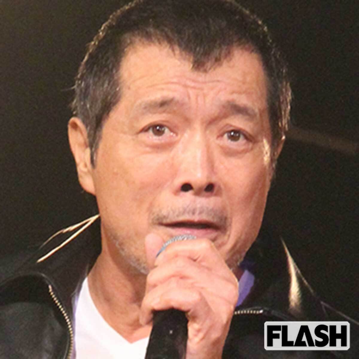 矢沢永吉のソロ活動50周年を祝うコンサート風景