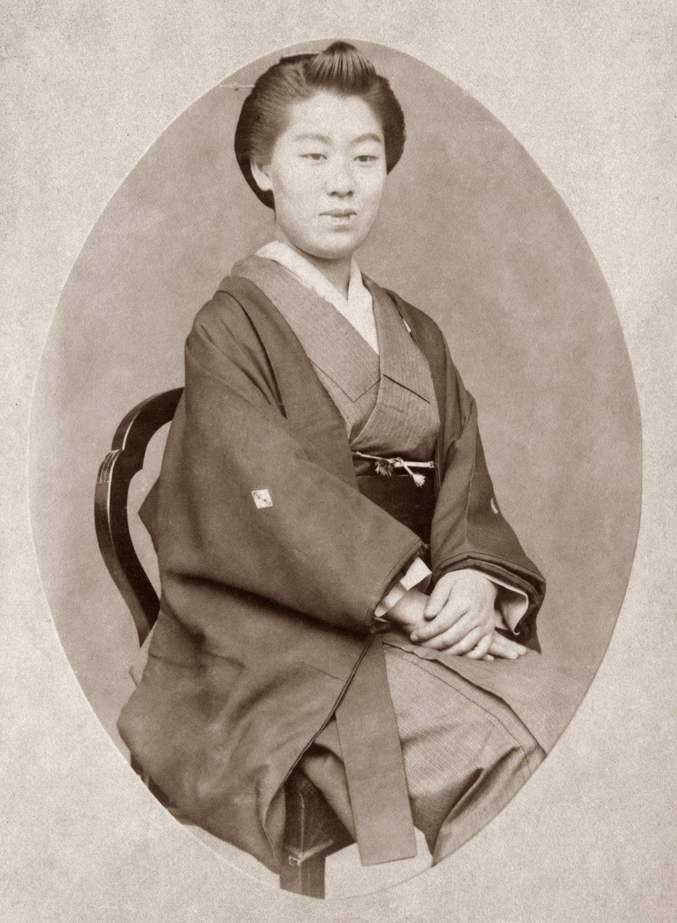 若かりし頃の小泉セツ。夫ラフカディオ・ハーンとの結婚当初の姿