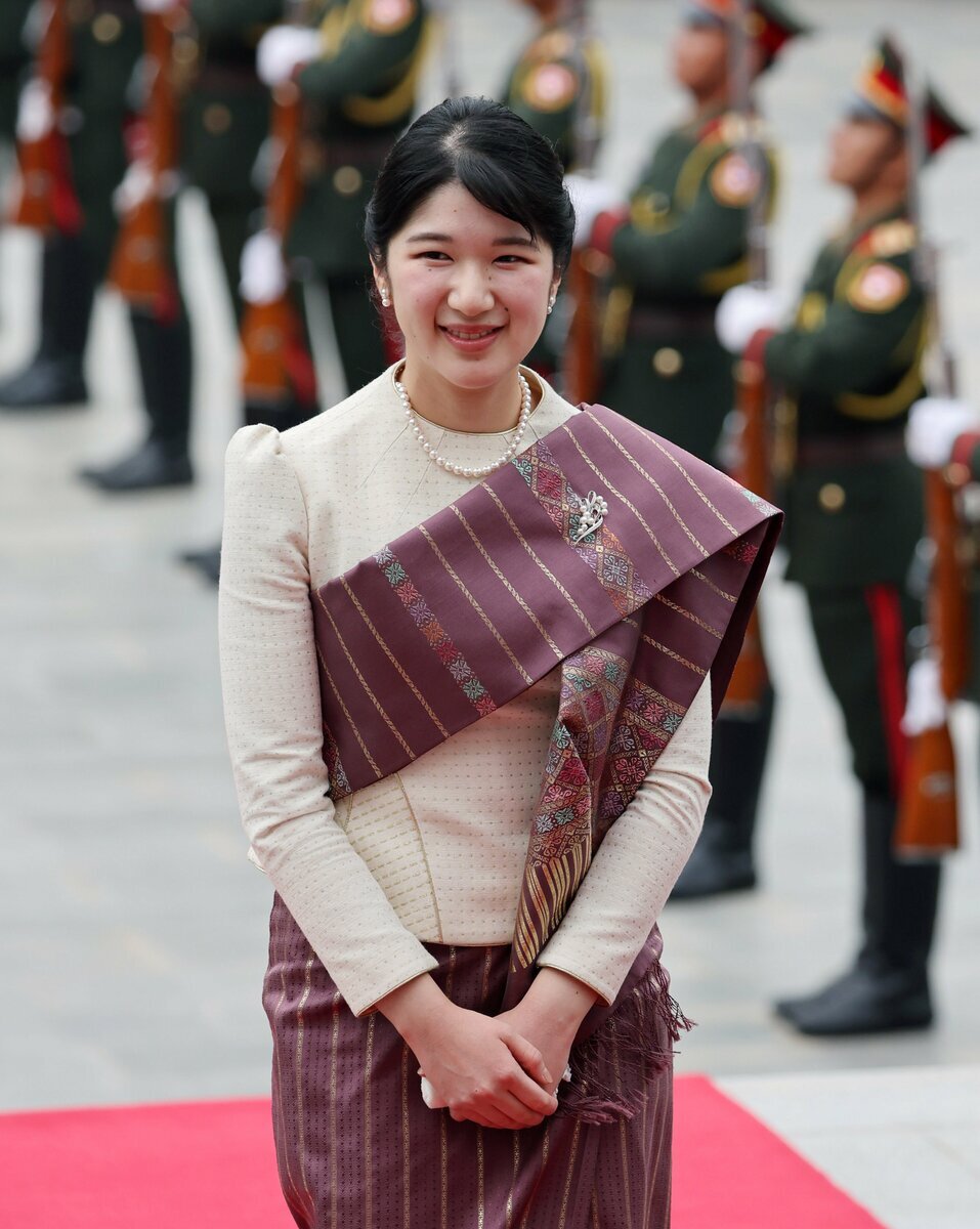 ラオスのパーニー国家副主席と面会する愛子さま。ビエンチャンの国家主席府にて。