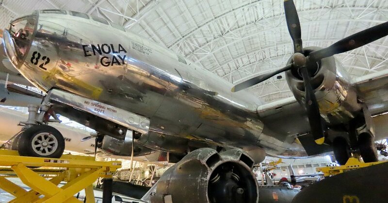 「屠龍」がB-29に体当たり攻撃を仕掛けるイメージ