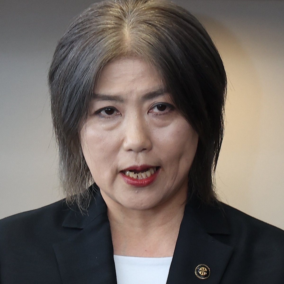 学歴詐称問題で失職後、伊東市長選への再出馬を表明した田久保眞紀氏