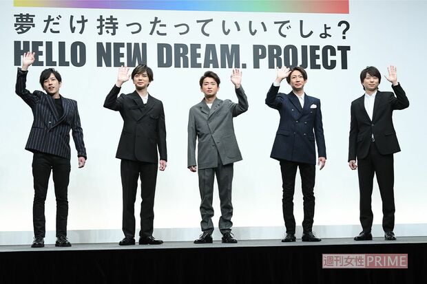 2020年12月、『HELLONEWDREAM.PROJECT』報告会に出席した嵐