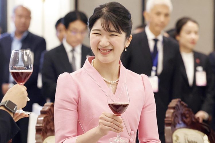 24才のお誕生日を迎えられた愛子さま（2025年11月、ラオス。撮影／横田紋子）