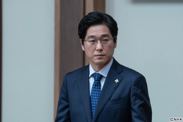 エリート判事補・落合知佳を演じる恒松祐里