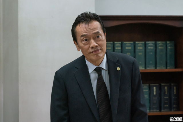 精神科医・山路薫子を演じる和久井映見