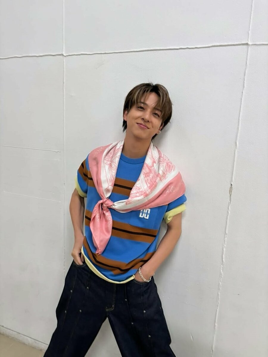 timelesz寺西拓人、黒Tシャツとデニム姿で上品な輝きを放つ