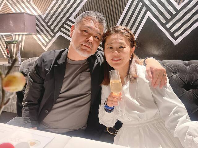 澤穂希、イケオジ元サッカー選手夫と“肩組み”ショット公開「ラブラブで素敵なご夫婦」 澤穂希、イケオジ元サッカー選手夫と“肩組み”ショット公開「ラブラブで素敵なご夫婦」