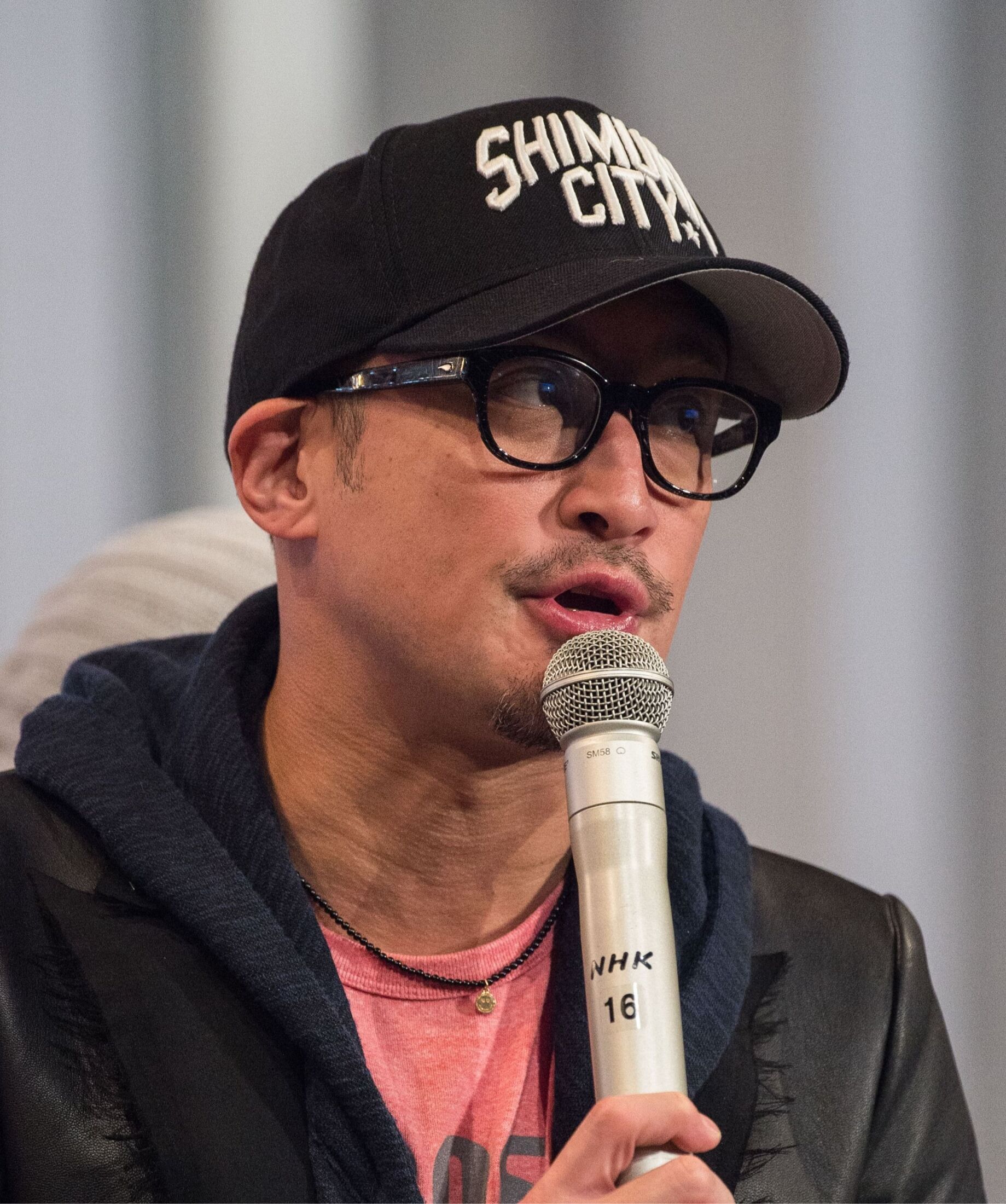 週刊文春の取材に激白する松岡昌宏氏